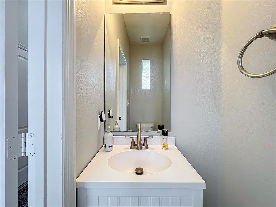 For Rent: $2,325 (3 beds, 3 baths, 1705 Square Feet)