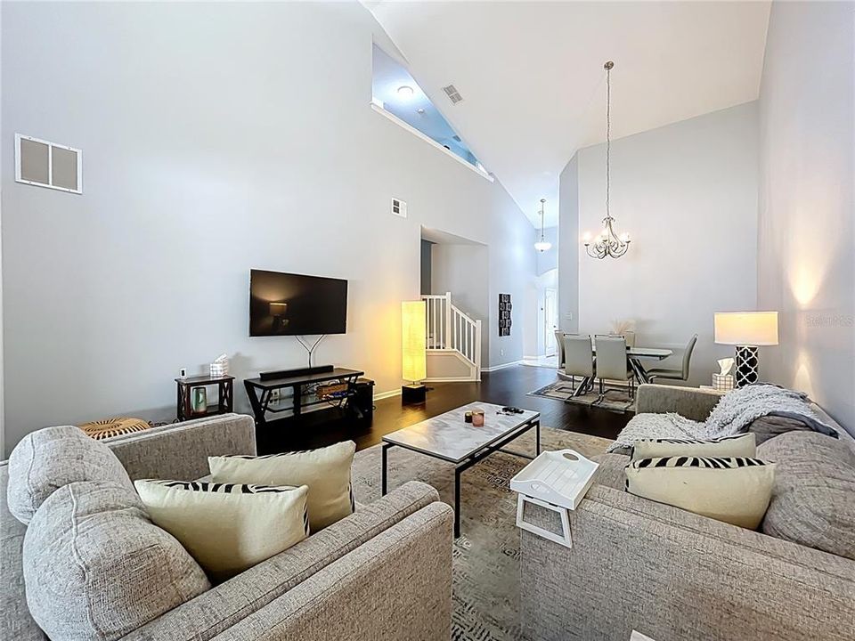 For Rent: $2,325 (3 beds, 3 baths, 1705 Square Feet)