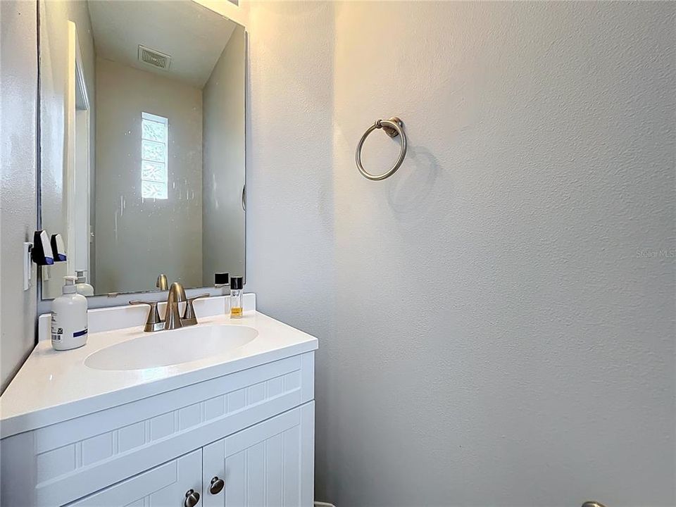 For Rent: $2,325 (3 beds, 3 baths, 1705 Square Feet)