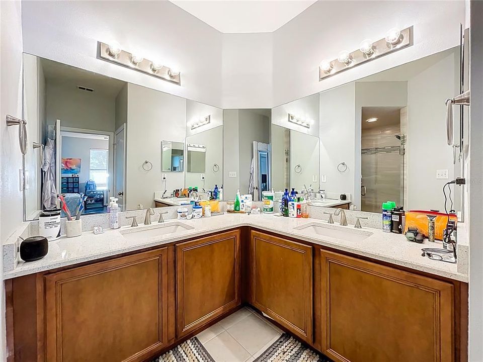 For Rent: $2,325 (3 beds, 3 baths, 1705 Square Feet)