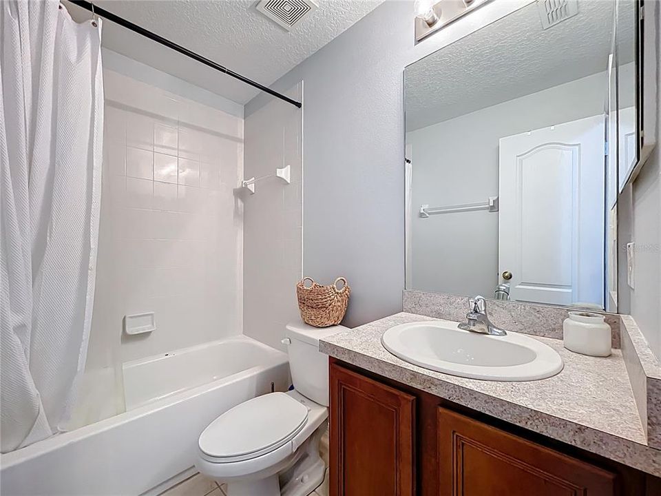 For Rent: $2,325 (3 beds, 3 baths, 1705 Square Feet)