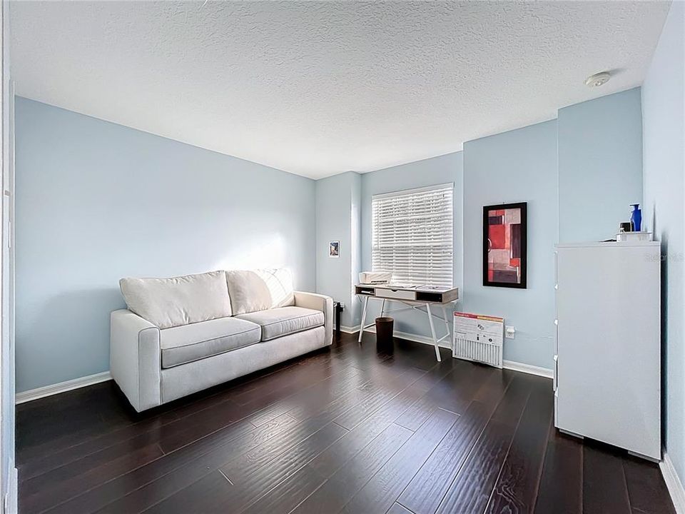 For Rent: $2,325 (3 beds, 3 baths, 1705 Square Feet)