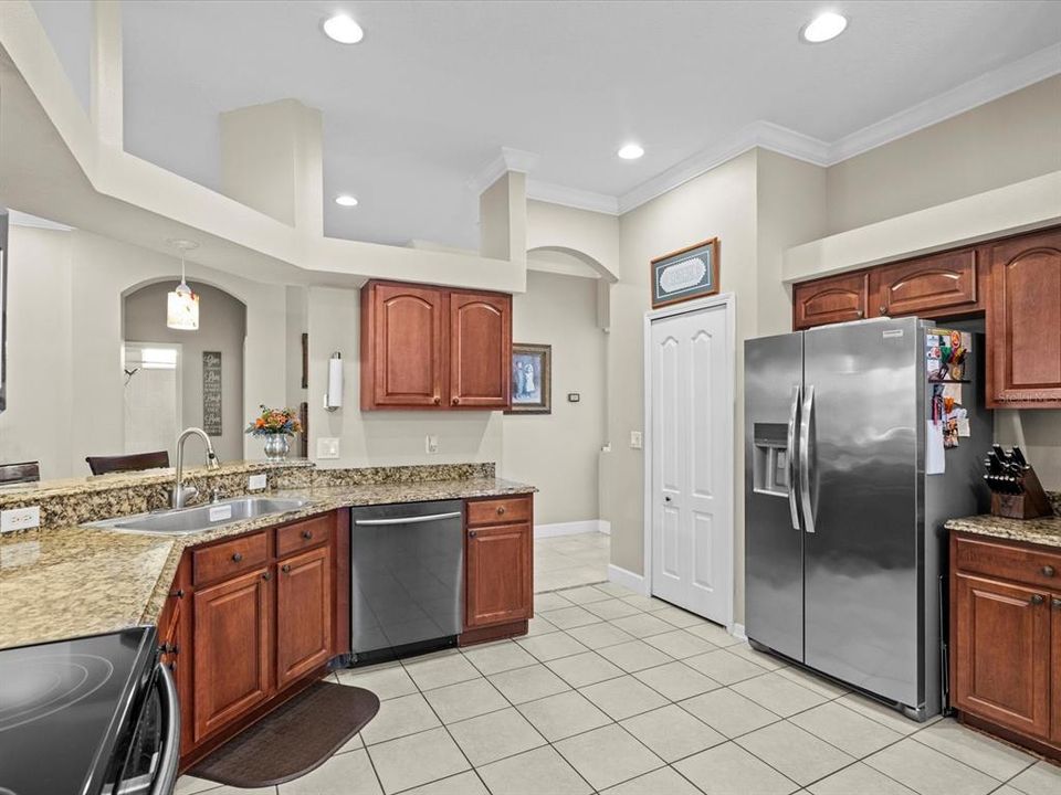 На продажу: $474,900 (4 спален, 2 ванн, 2388 Квадратных фут)