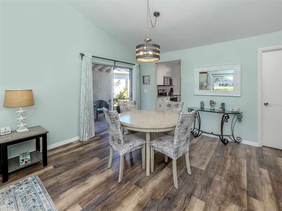 待售: $289,000 (2 贝兹, 2 浴室, 1195 平方英尺)