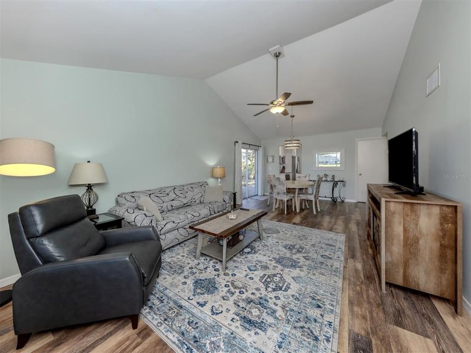 待售: $289,000 (2 贝兹, 2 浴室, 1195 平方英尺)