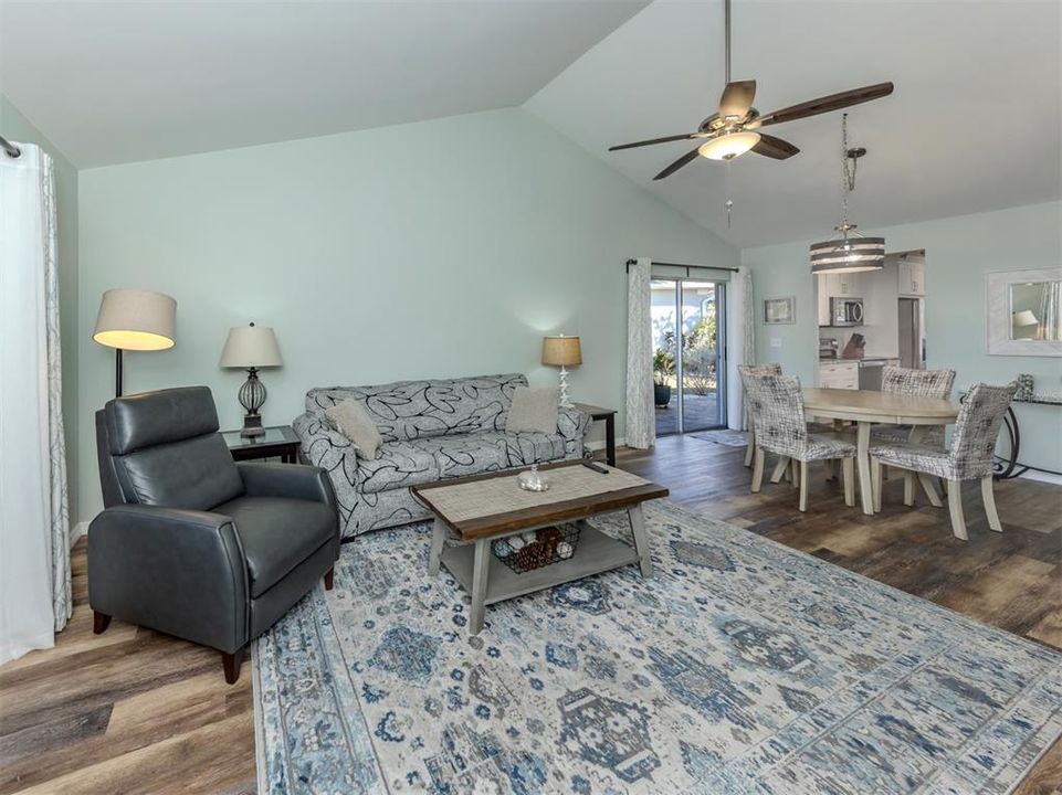 待售: $289,000 (2 贝兹, 2 浴室, 1195 平方英尺)