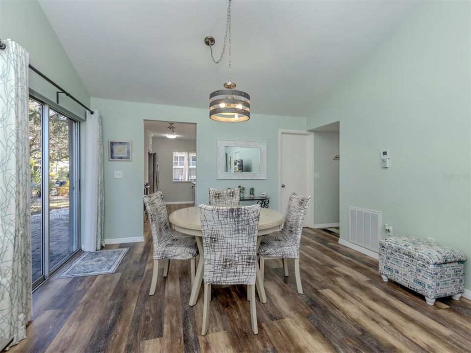 待售: $289,000 (2 贝兹, 2 浴室, 1195 平方英尺)