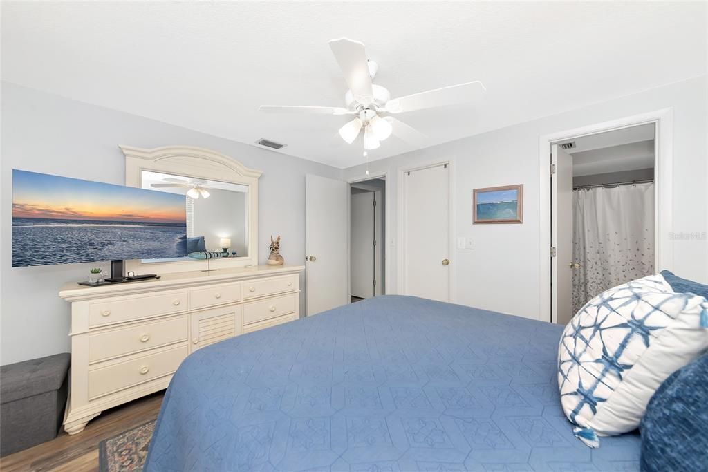 待售: $300,000 (3 贝兹, 2 浴室, 1094 平方英尺)