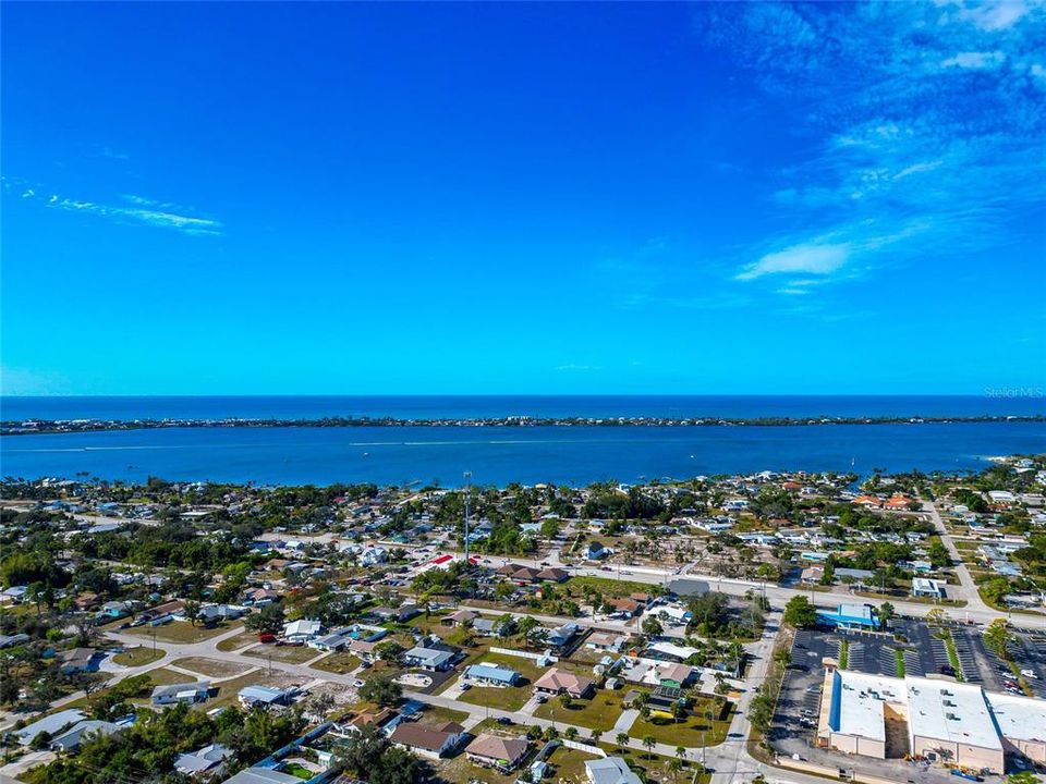 待售: $300,000 (3 贝兹, 2 浴室, 1094 平方英尺)