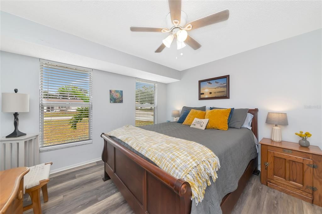 待售: $300,000 (3 贝兹, 2 浴室, 1094 平方英尺)