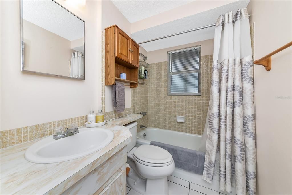 待售: $300,000 (3 贝兹, 2 浴室, 1094 平方英尺)