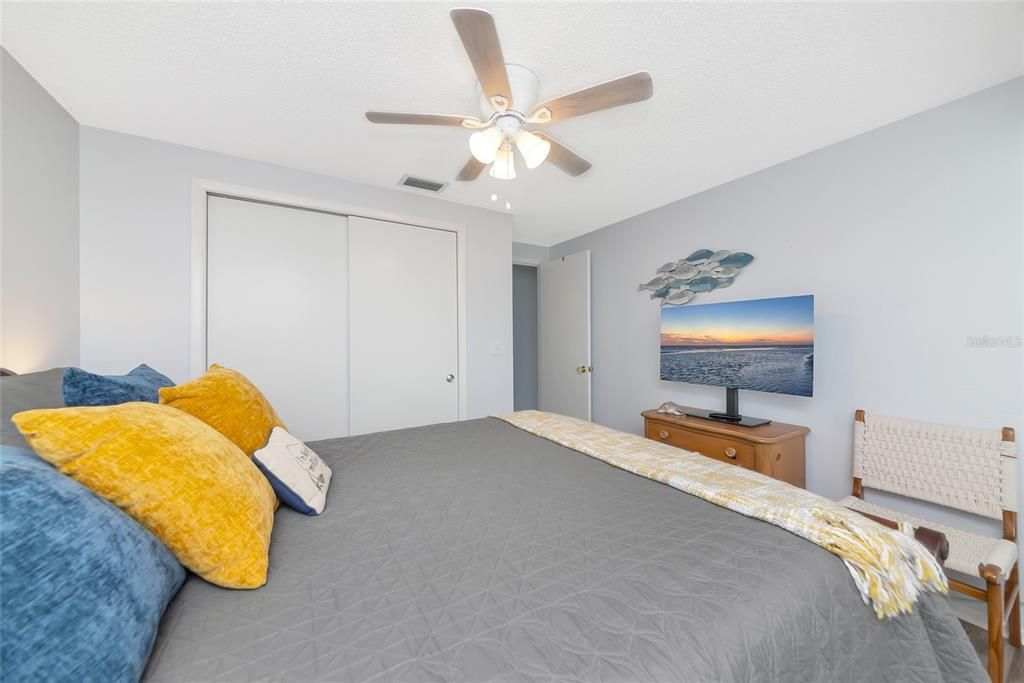 待售: $300,000 (3 贝兹, 2 浴室, 1094 平方英尺)