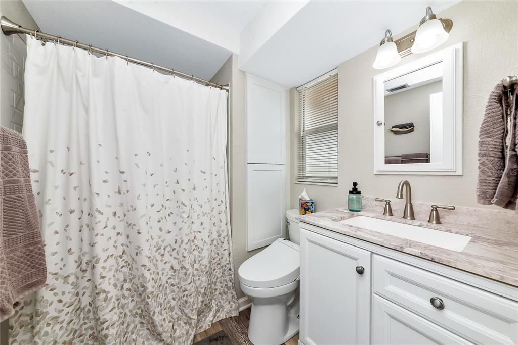 待售: $300,000 (3 贝兹, 2 浴室, 1094 平方英尺)