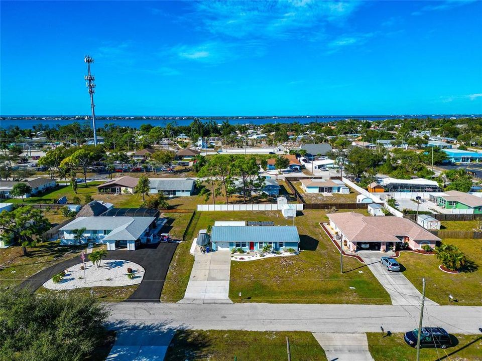 待售: $300,000 (3 贝兹, 2 浴室, 1094 平方英尺)