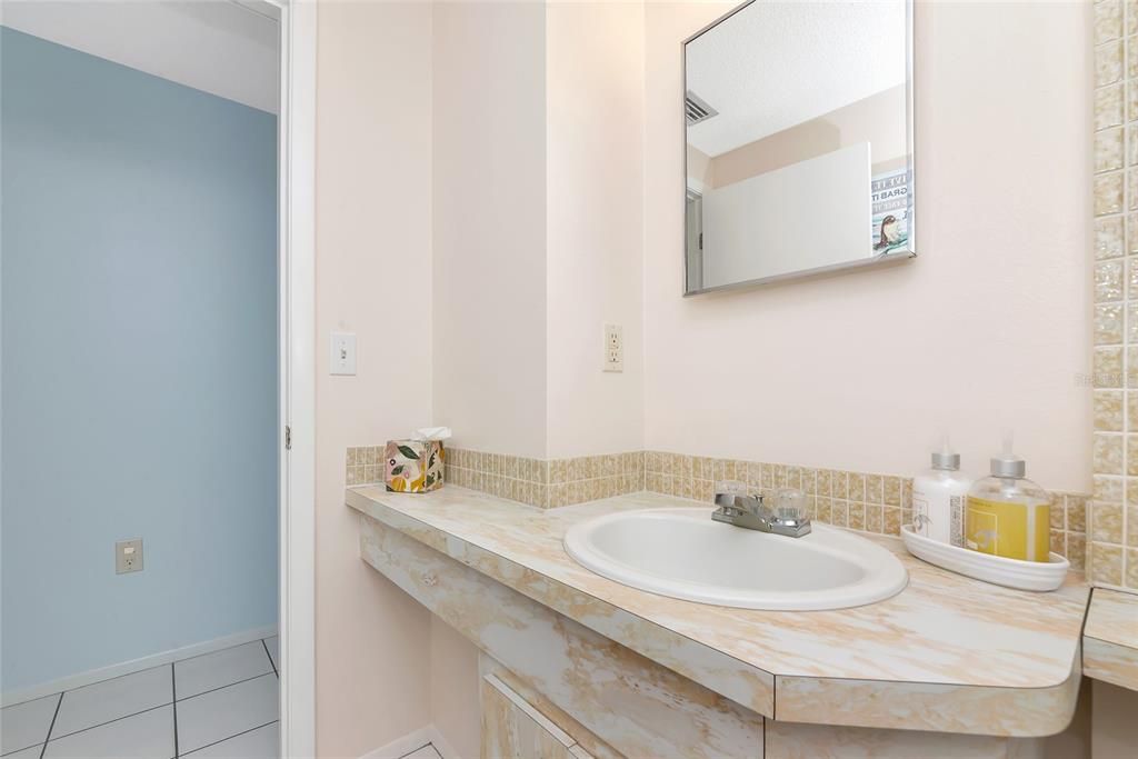 待售: $300,000 (3 贝兹, 2 浴室, 1094 平方英尺)