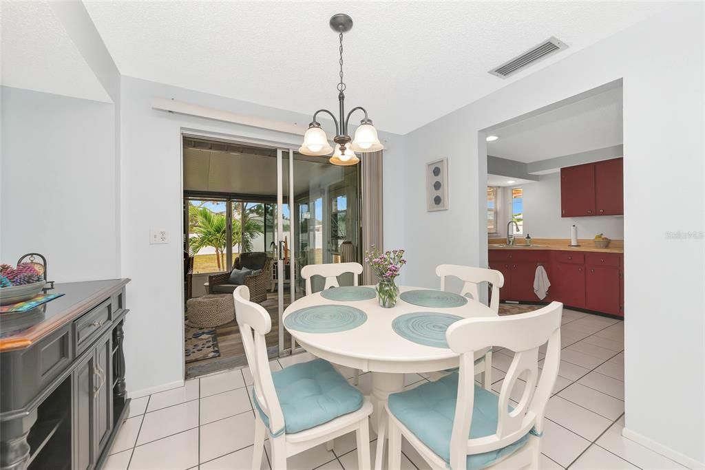 待售: $300,000 (3 贝兹, 2 浴室, 1094 平方英尺)