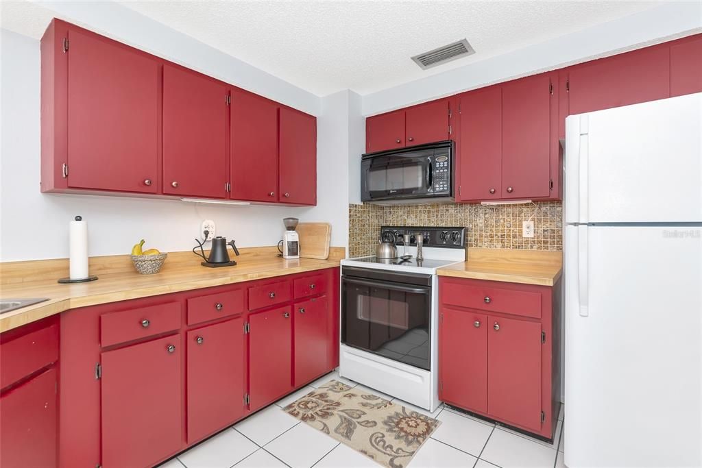 待售: $300,000 (3 贝兹, 2 浴室, 1094 平方英尺)