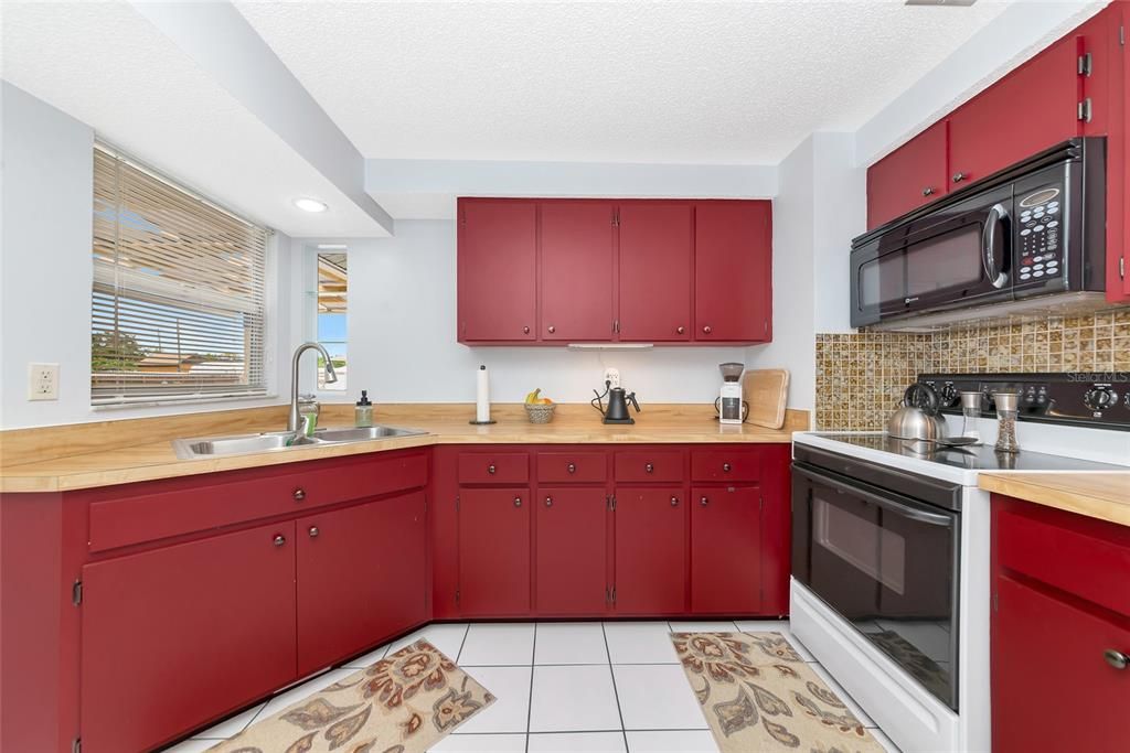 待售: $300,000 (3 贝兹, 2 浴室, 1094 平方英尺)