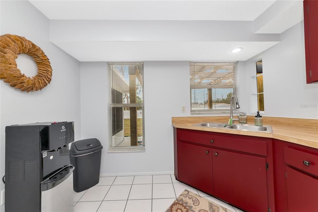 待售: $300,000 (3 贝兹, 2 浴室, 1094 平方英尺)