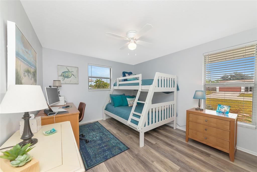 待售: $300,000 (3 贝兹, 2 浴室, 1094 平方英尺)