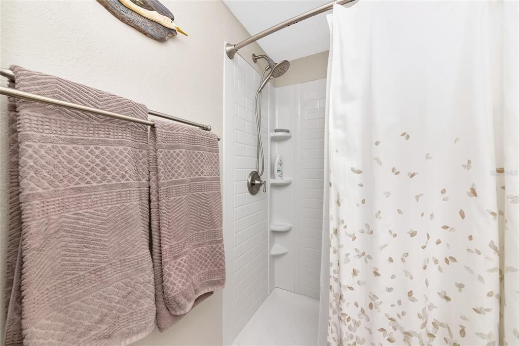 待售: $300,000 (3 贝兹, 2 浴室, 1094 平方英尺)