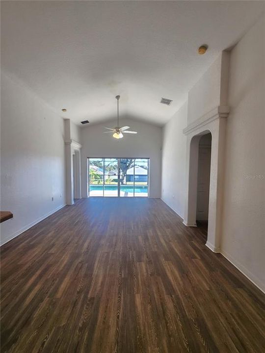 В аренду: $1,990 (4 спален, 3 ванн, 1412 Квадратных фут)