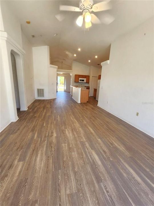 В аренду: $1,990 (4 спален, 3 ванн, 1412 Квадратных фут)