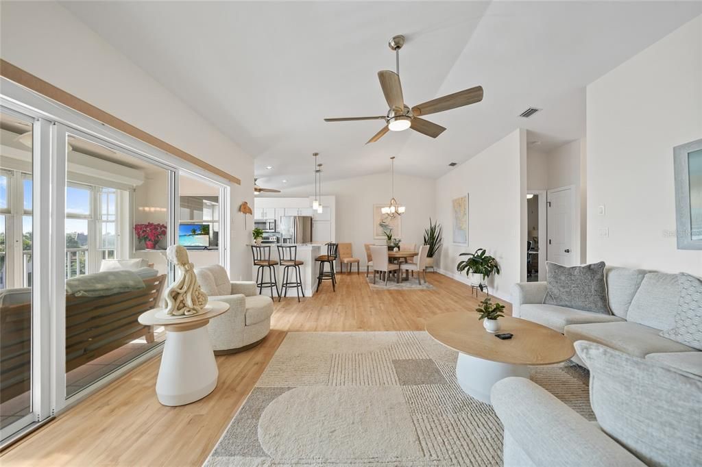 待售: $349,900 (2 贝兹, 2 浴室, 1405 平方英尺)