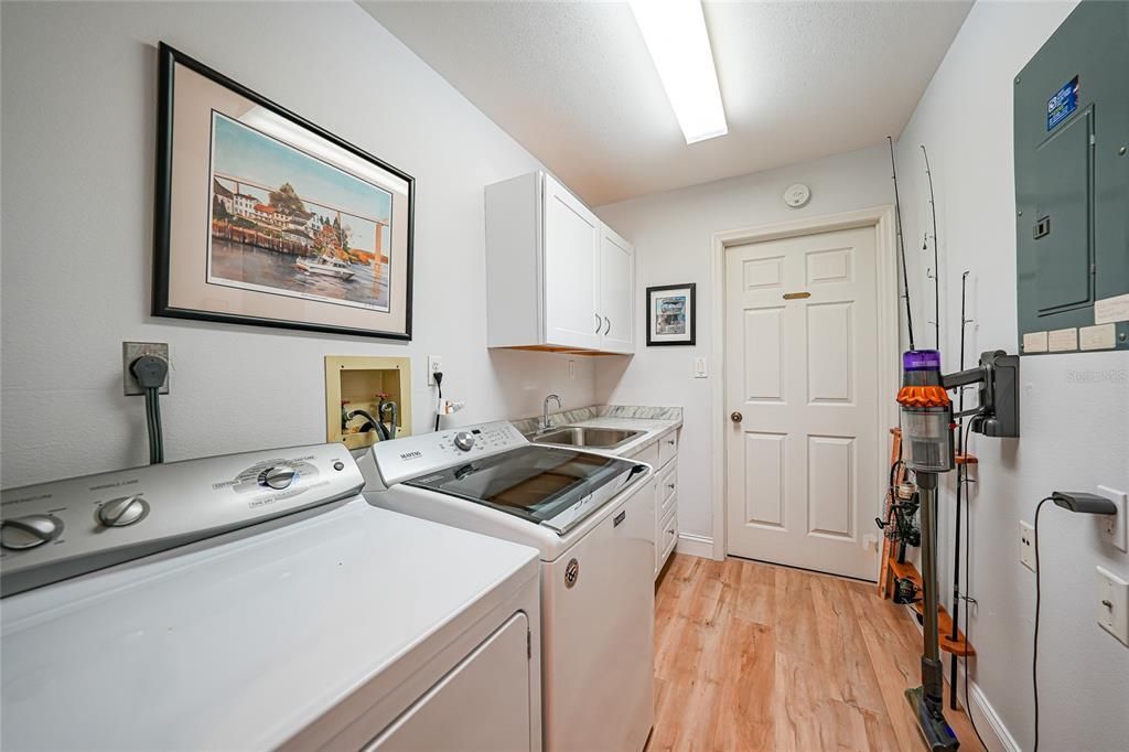 待售: $349,900 (2 贝兹, 2 浴室, 1405 平方英尺)