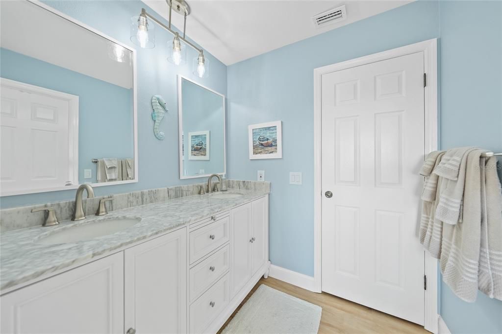 待售: $349,900 (2 贝兹, 2 浴室, 1405 平方英尺)