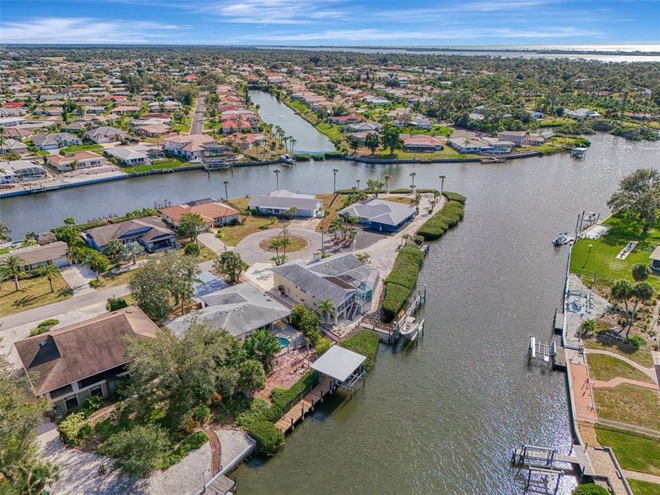 На продажу: $899,999 (3 спален, 3 ванн, 2306 Квадратных фут)