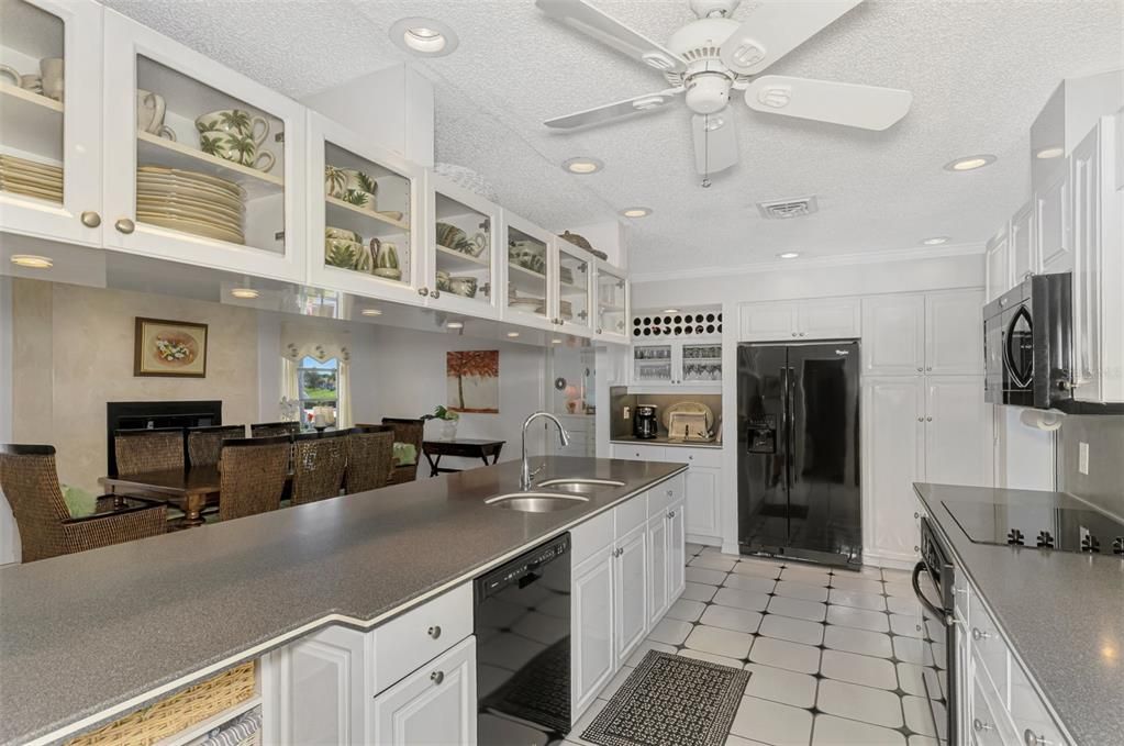 На продажу: $899,999 (3 спален, 3 ванн, 2306 Квадратных фут)