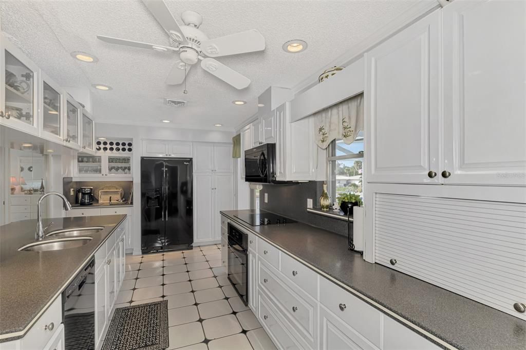 На продажу: $899,999 (3 спален, 3 ванн, 2306 Квадратных фут)