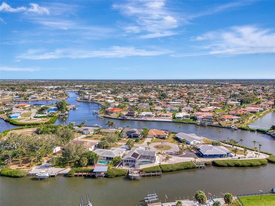 На продажу: $899,999 (3 спален, 3 ванн, 2306 Квадратных фут)