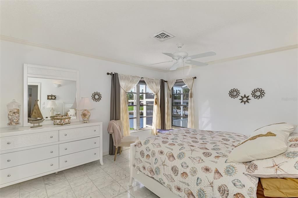 На продажу: $899,999 (3 спален, 3 ванн, 2306 Квадратных фут)