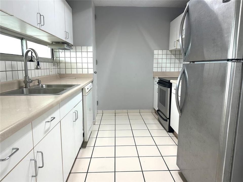 Activo con contrato: $365,000 (3 camas, 3 baños, 2166 Pies cuadrados)