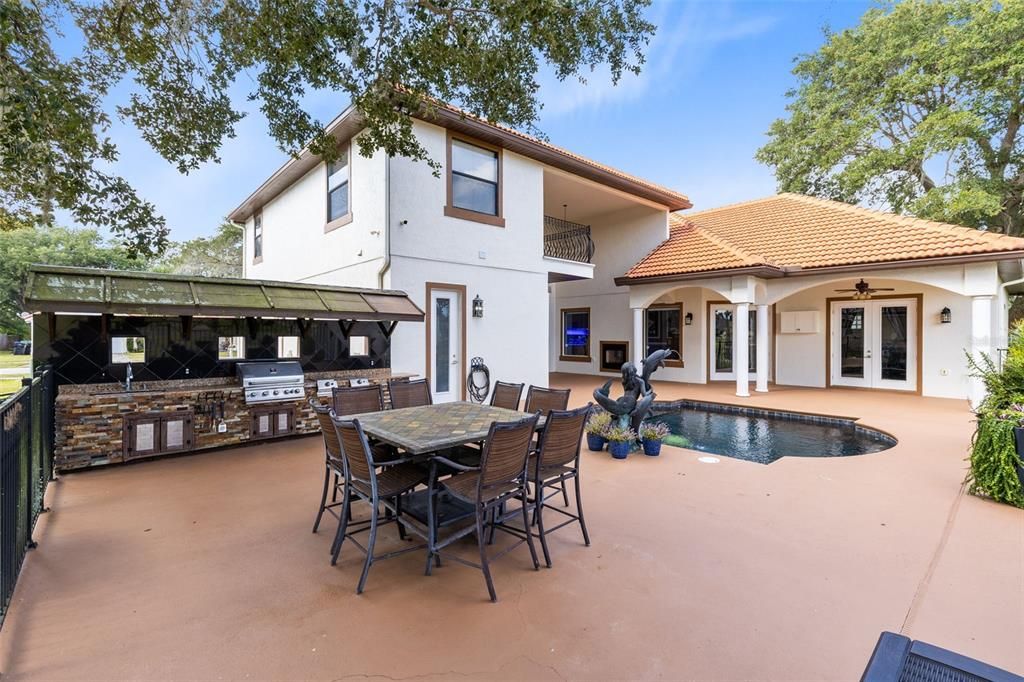 For Sale: $749,900 (6 beds, 4 baths, 3371 Square Feet)