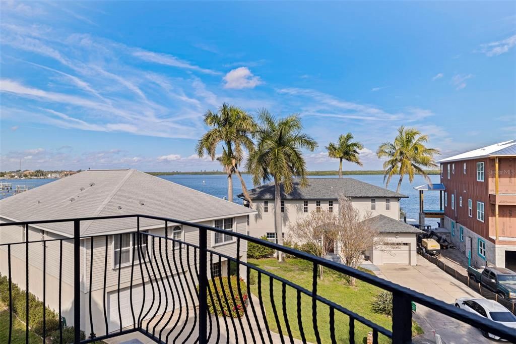 На продажу: $2,895,000 (4 спален, 3 ванн, 4456 Квадратных фут)