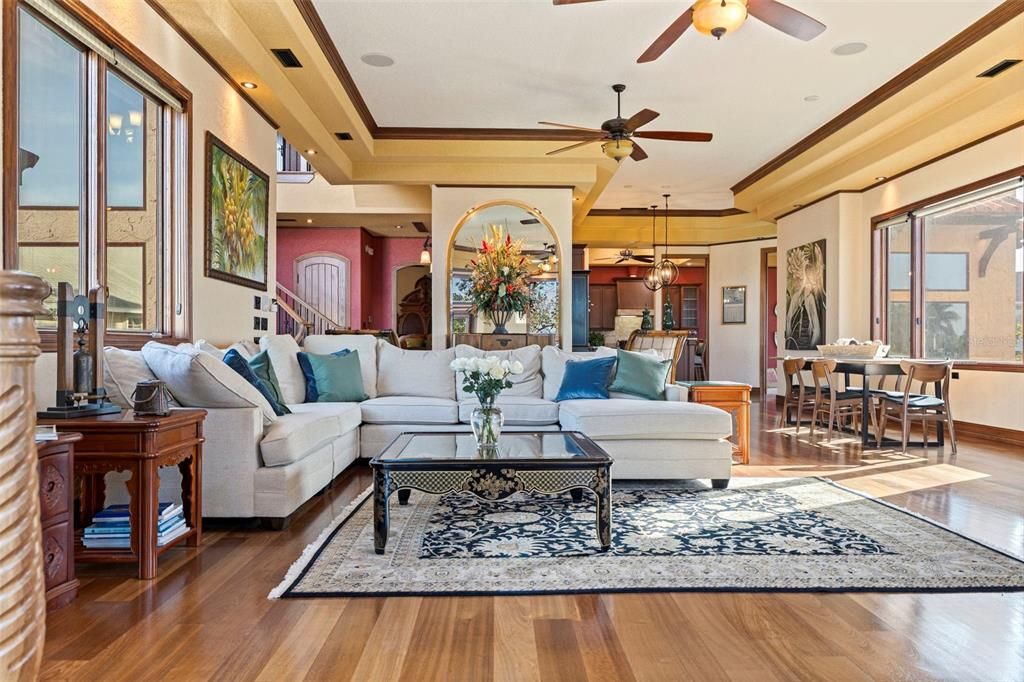 На продажу: $2,895,000 (4 спален, 3 ванн, 4456 Квадратных фут)