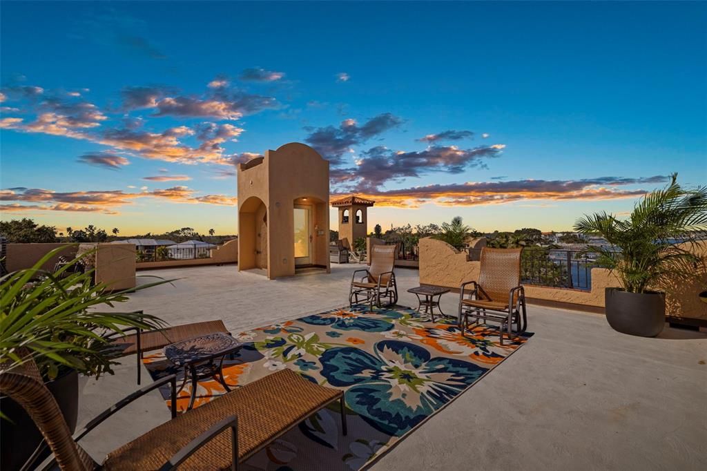 На продажу: $2,895,000 (4 спален, 3 ванн, 4456 Квадратных фут)