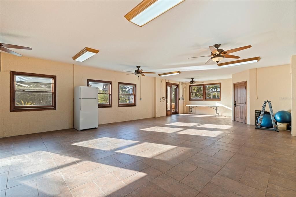 На продажу: $2,895,000 (4 спален, 3 ванн, 4456 Квадратных фут)