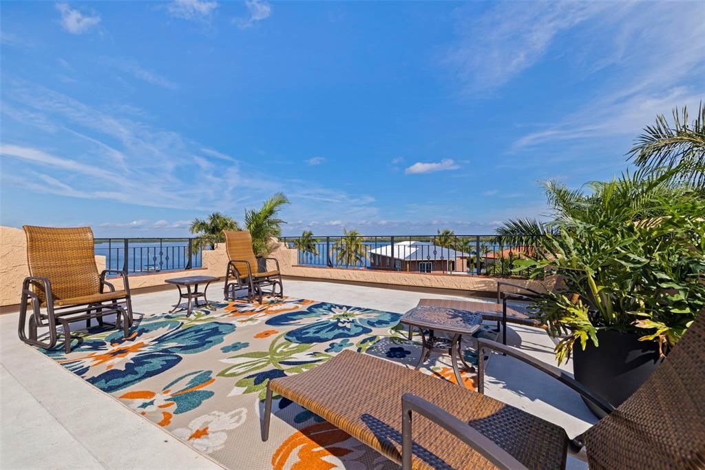 На продажу: $2,895,000 (4 спален, 3 ванн, 4456 Квадратных фут)