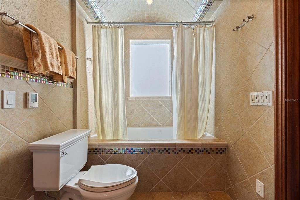 На продажу: $2,895,000 (4 спален, 3 ванн, 4456 Квадратных фут)