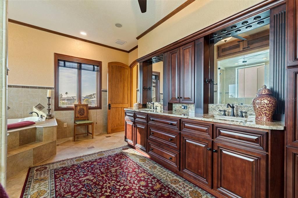 На продажу: $2,895,000 (4 спален, 3 ванн, 4456 Квадратных фут)