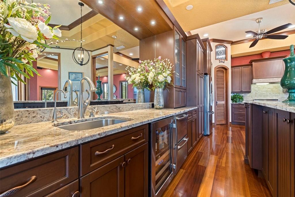 На продажу: $2,895,000 (4 спален, 3 ванн, 4456 Квадратных фут)