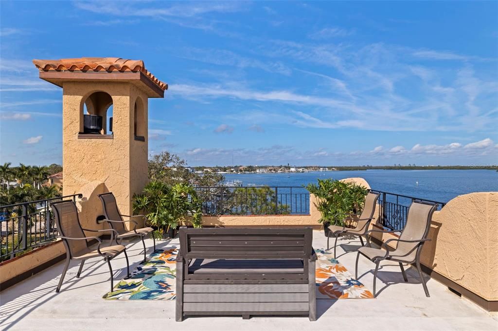 На продажу: $2,895,000 (4 спален, 3 ванн, 4456 Квадратных фут)