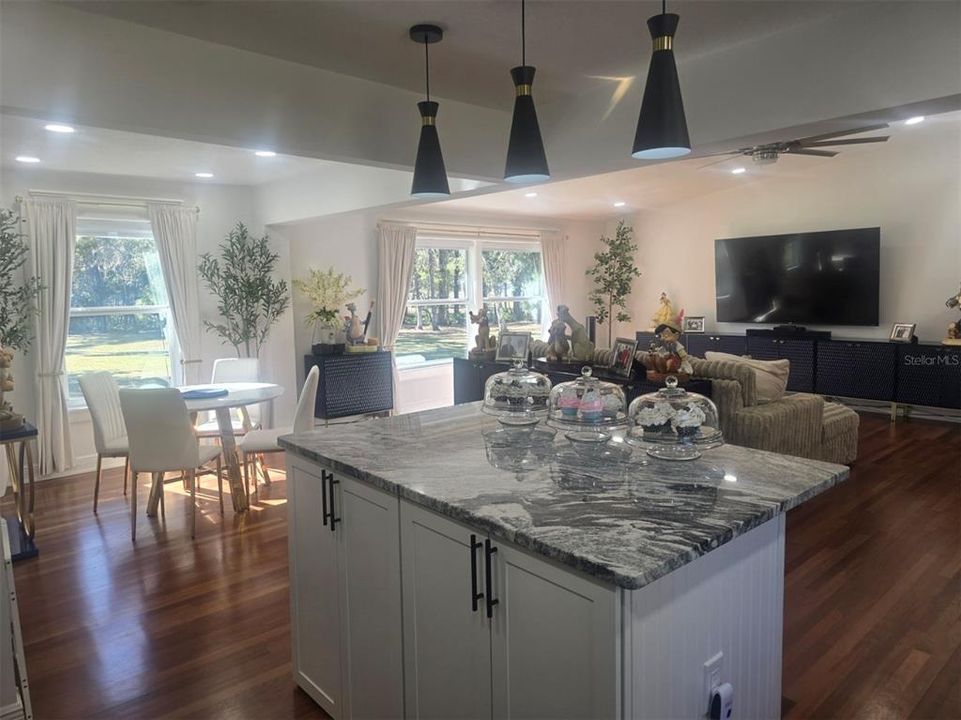 В аренду: $2,500 (2 спален, 1 ванн, 1264 Квадратных фут)