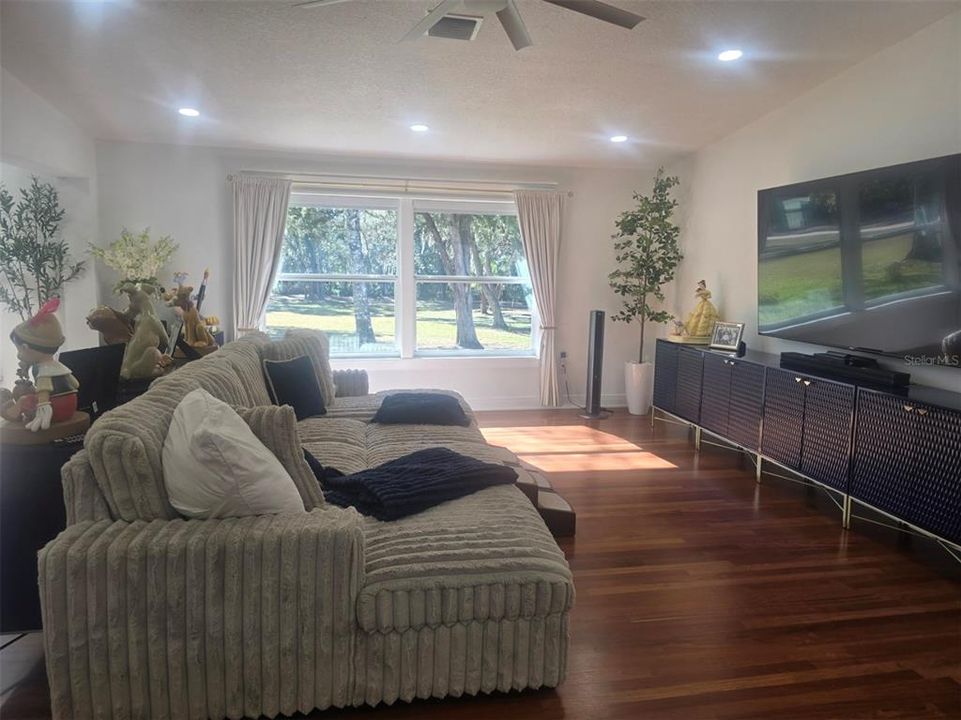 В аренду: $2,500 (2 спален, 1 ванн, 1264 Квадратных фут)