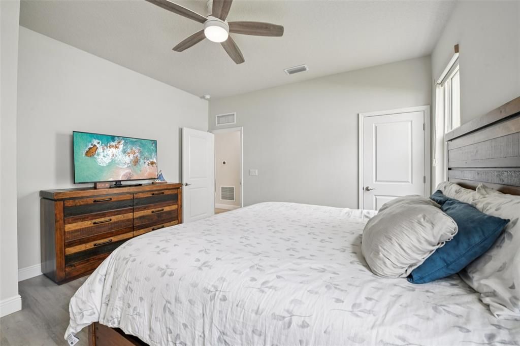 For Sale: $389,000 (3 beds, 2 baths, 1916 Square Feet)