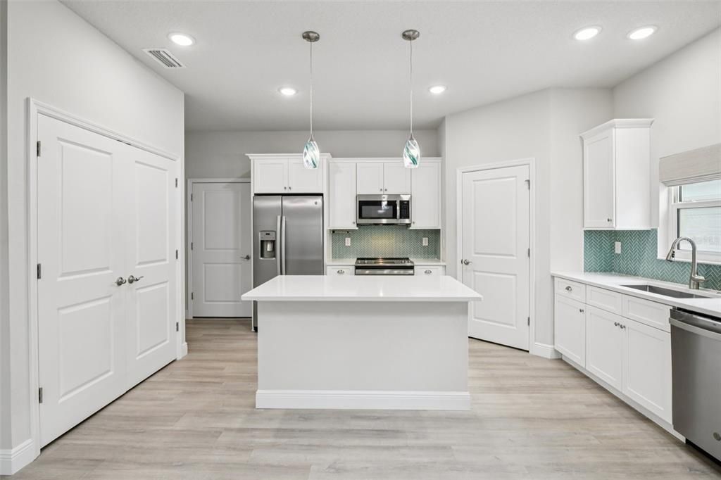 For Sale: $389,000 (3 beds, 2 baths, 1916 Square Feet)